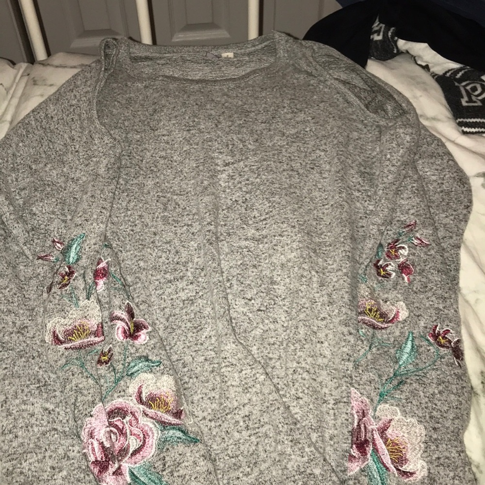 grey pullover sweater